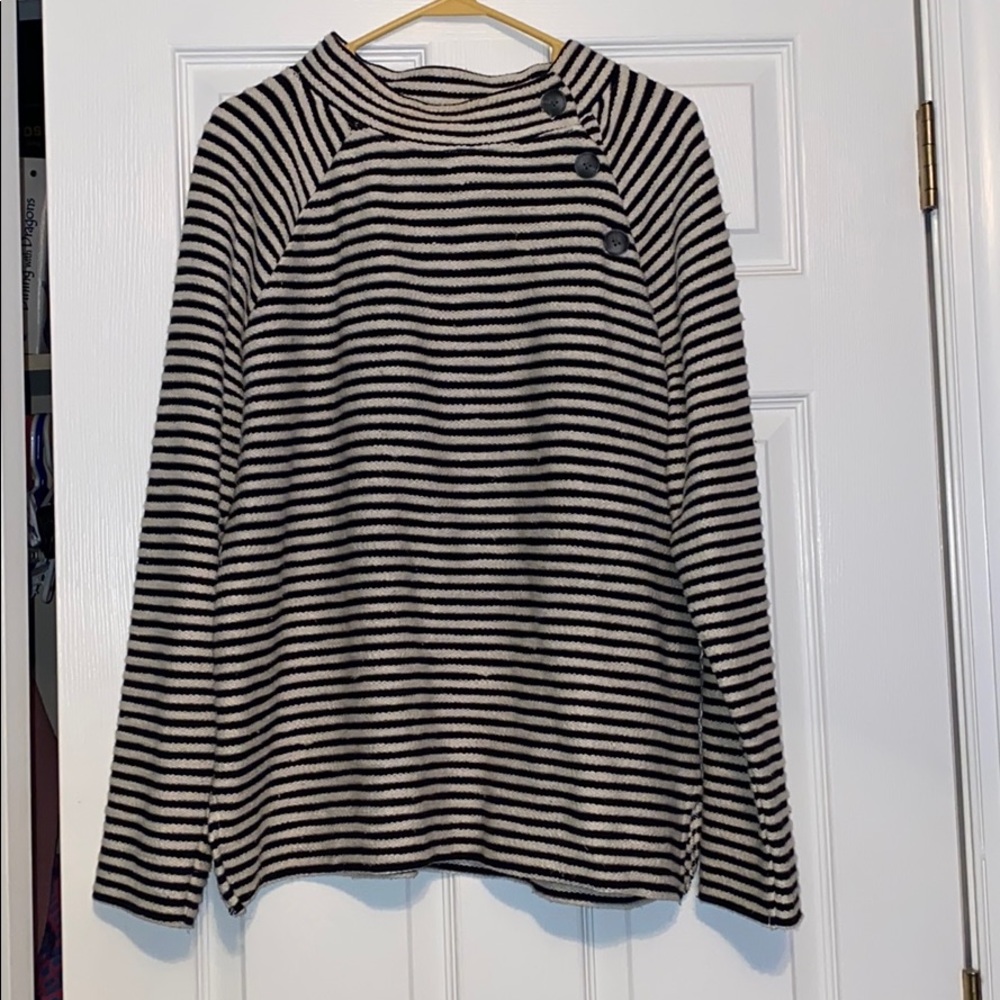 A very flattering sweater!